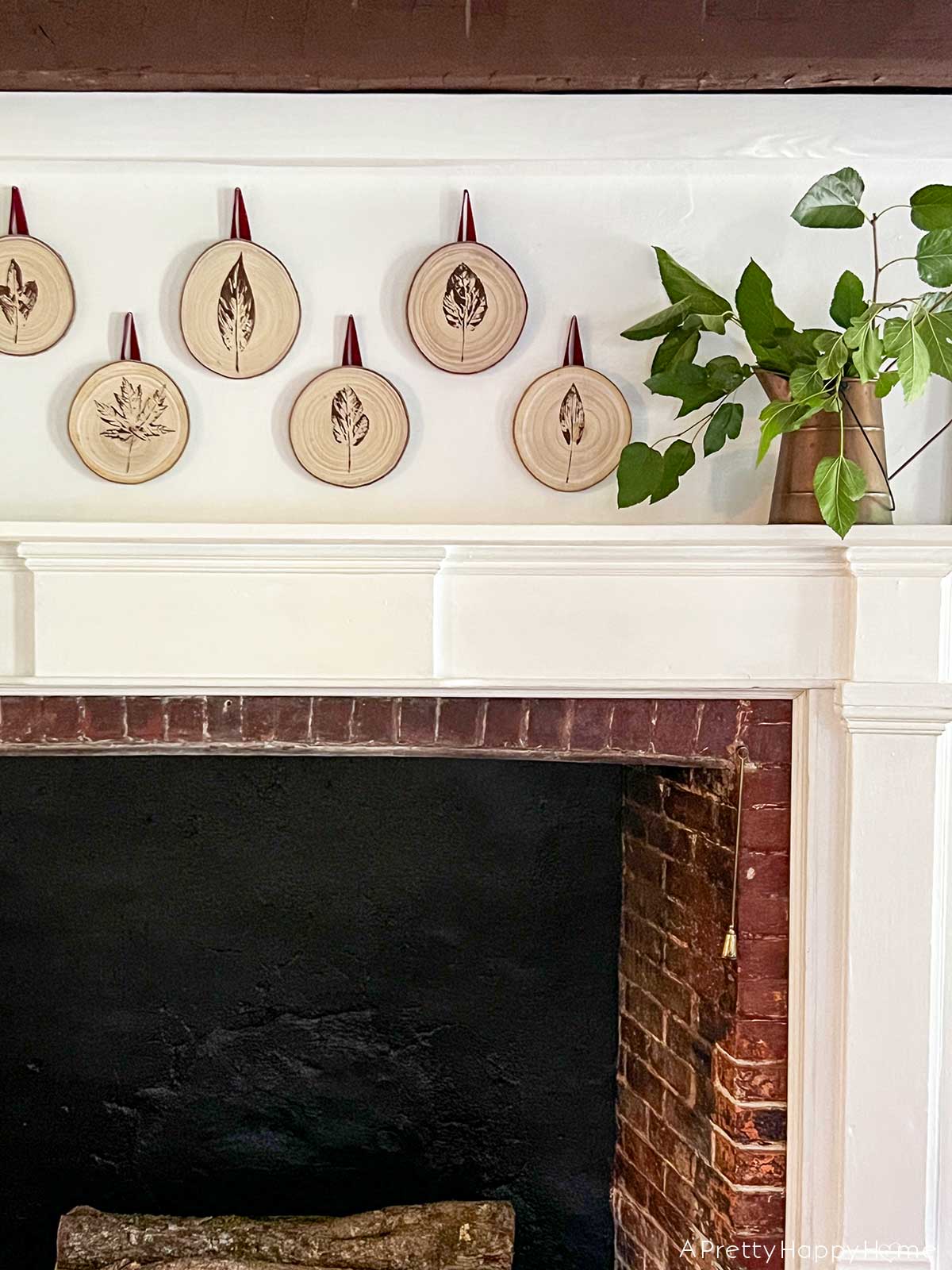 13 diy fall decor ideas leaf stamped wood rounds